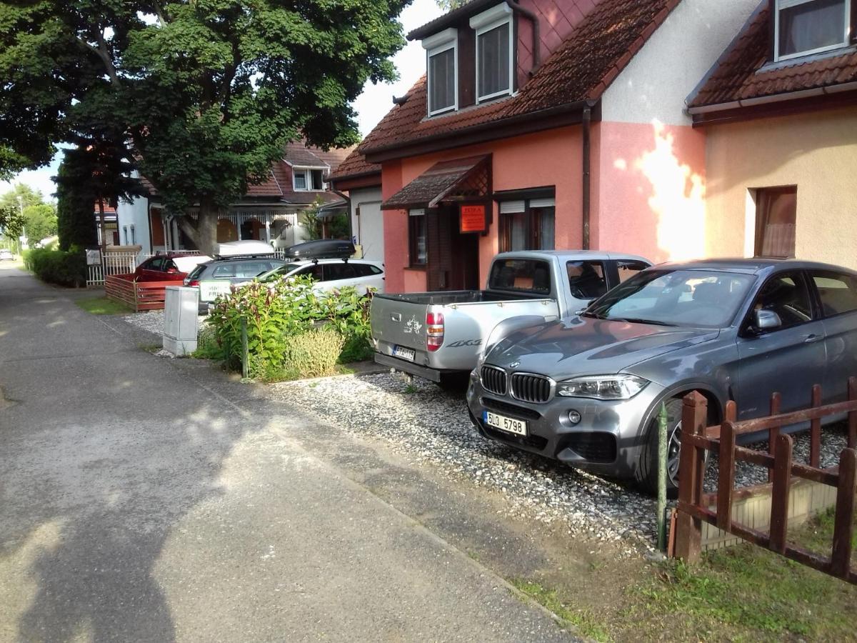 Petra Vendeghaz Apartment Buk Luaran gambar