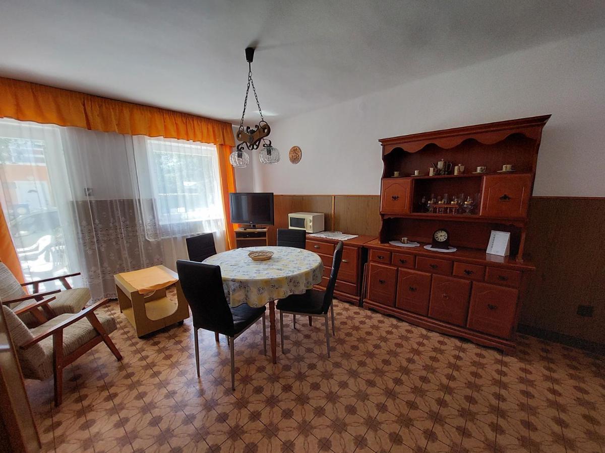 Petra Vendeghaz Apartment Buk Luaran gambar