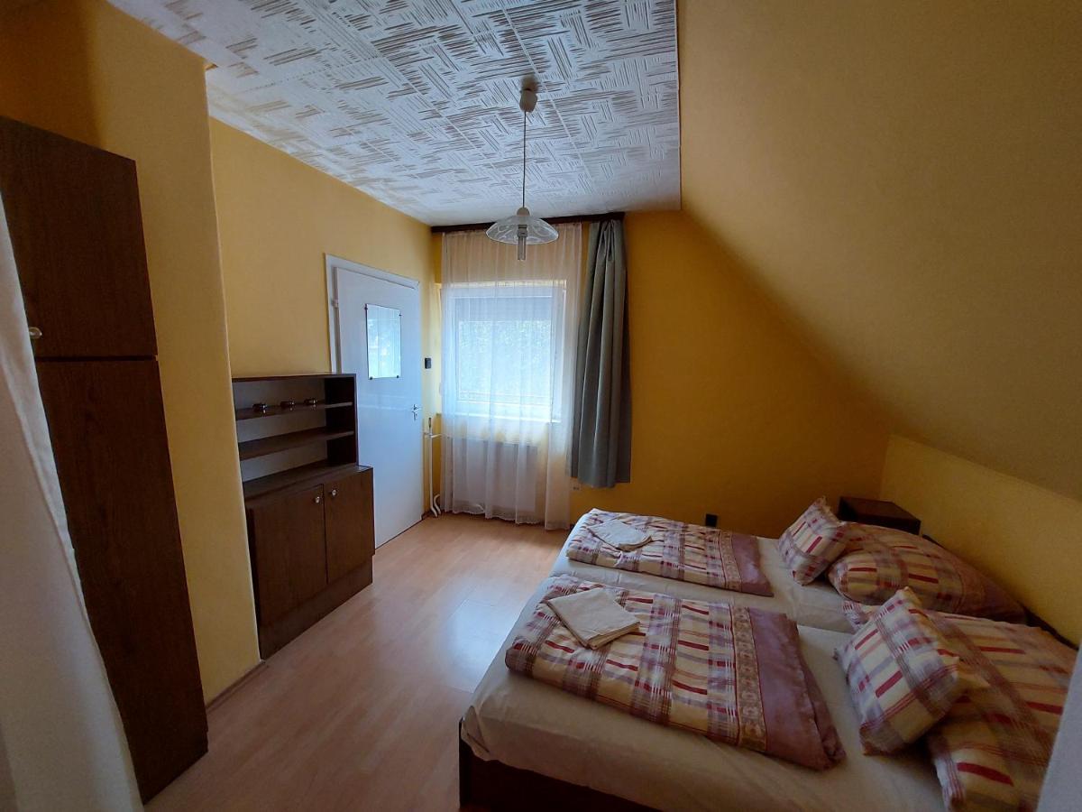Petra Vendeghaz Apartment Buk Luaran gambar