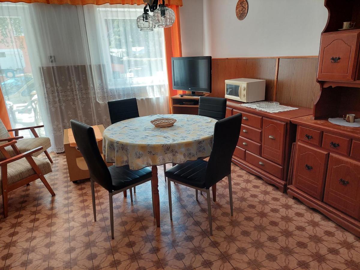 Petra Vendeghaz Apartment Buk Luaran gambar