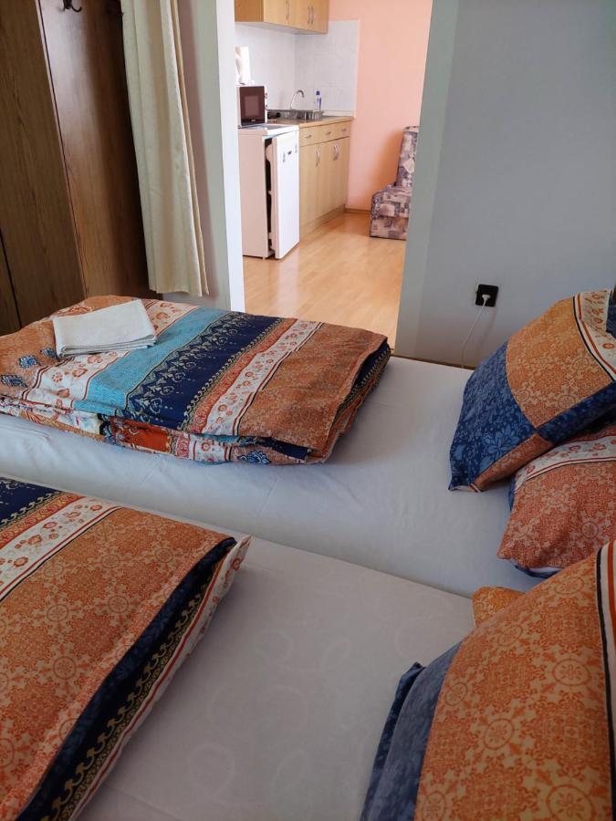 Petra Vendeghaz Apartment Buk Luaran gambar