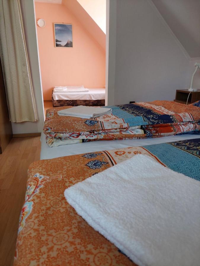 Petra Vendeghaz Apartment Buk Luaran gambar