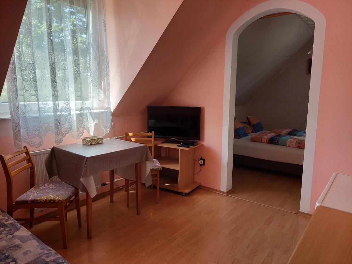 Petra Vendeghaz Apartment Buk Luaran gambar