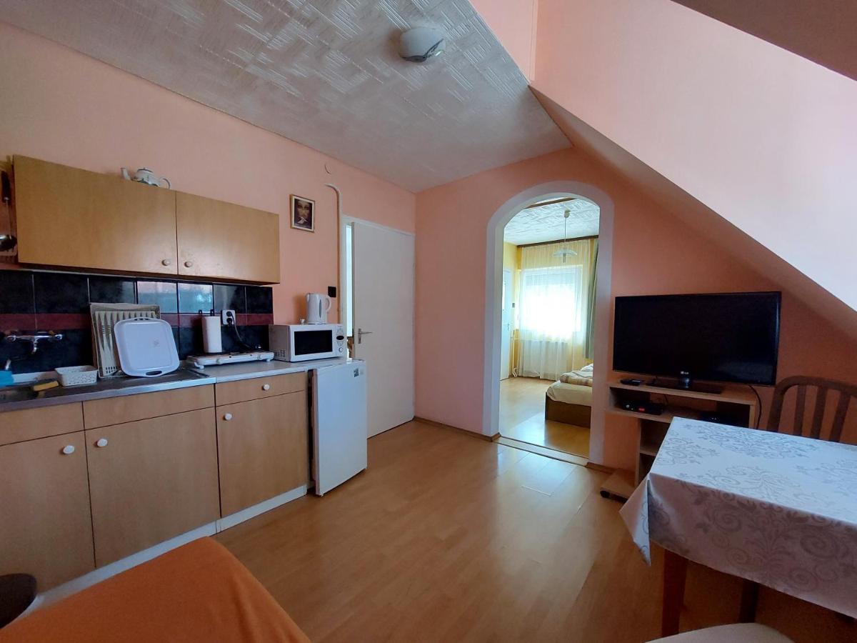 Petra Vendeghaz Apartment Buk Luaran gambar