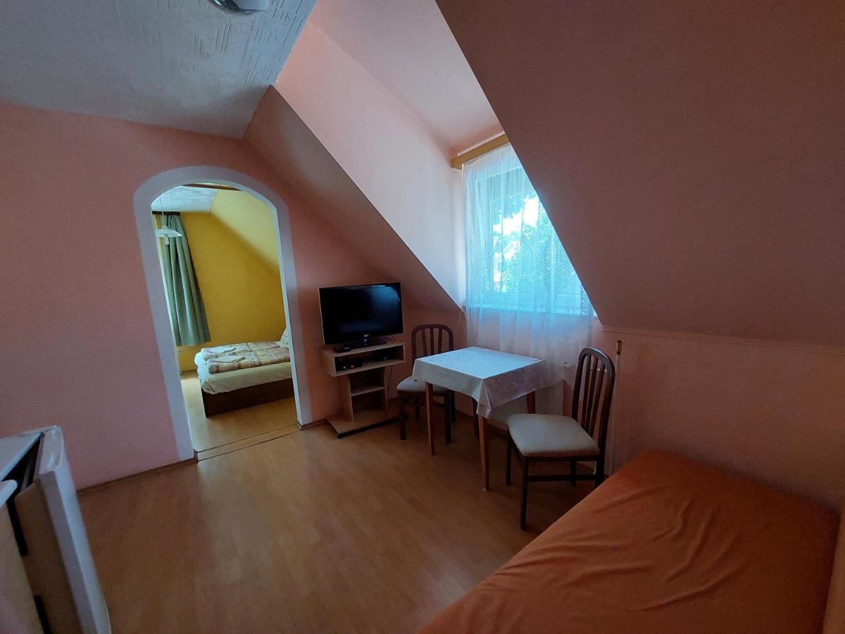 Petra Vendeghaz Apartment Buk Luaran gambar