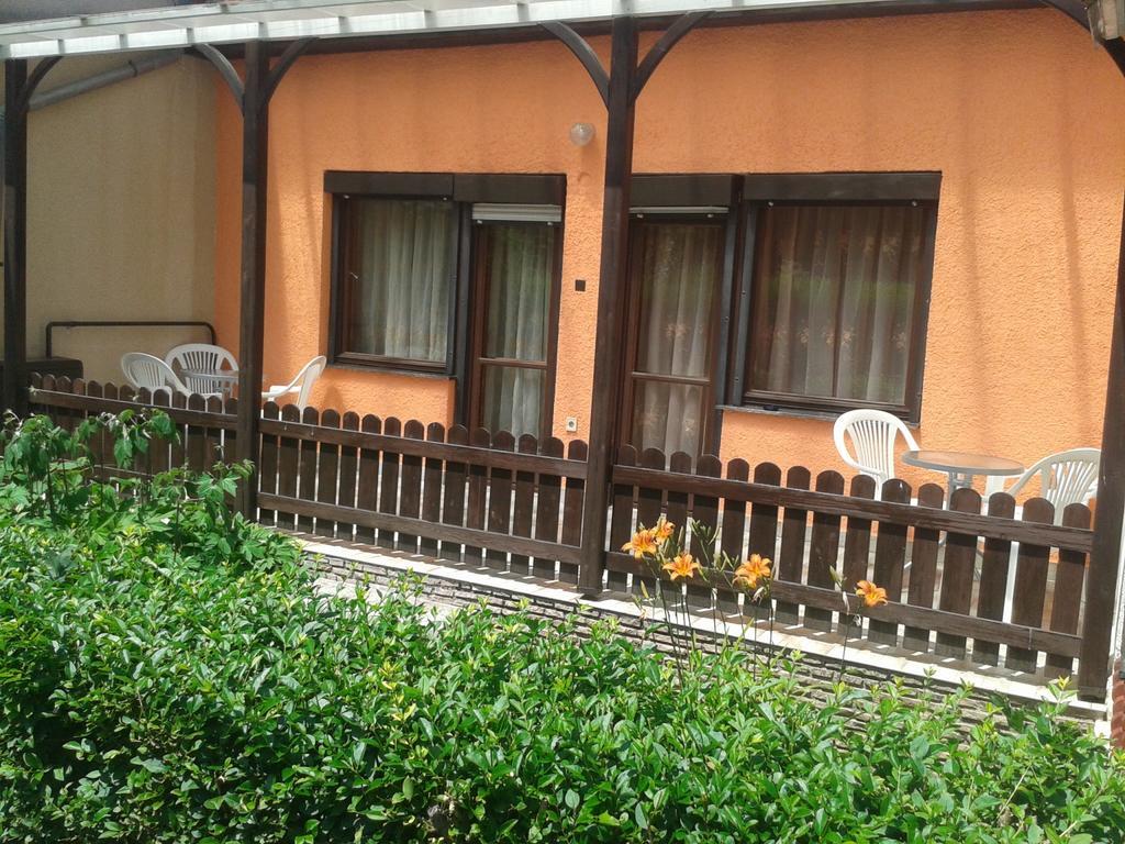 Petra Vendeghaz Apartment Buk Bilik gambar