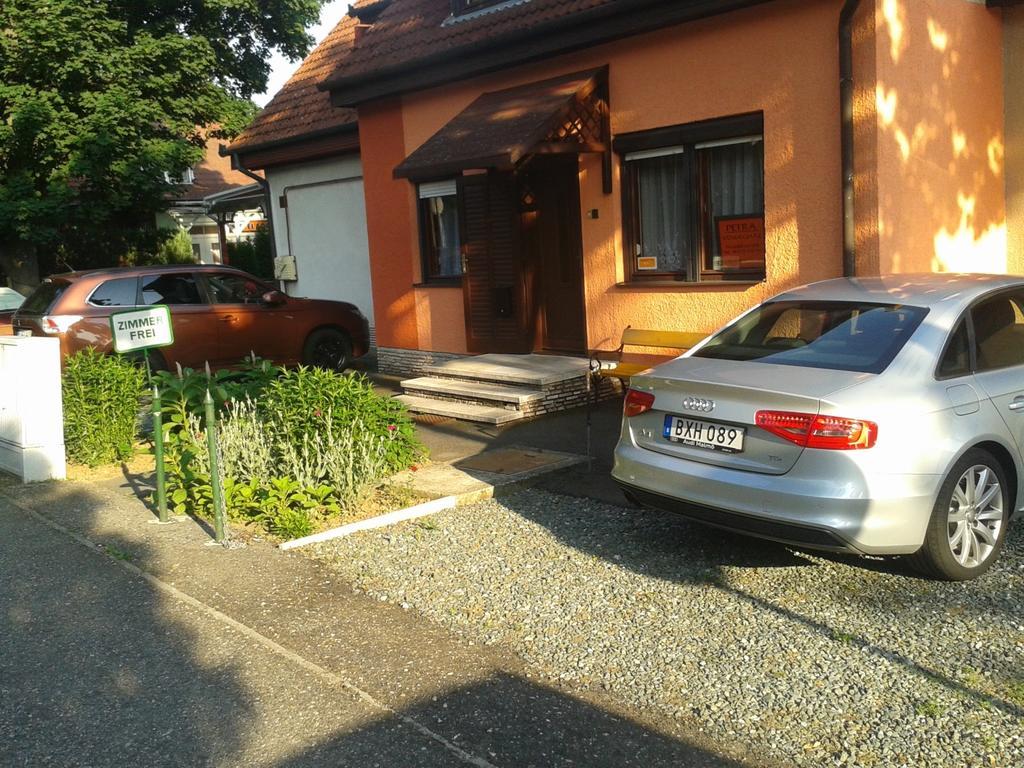 Petra Vendeghaz Apartment Buk Bilik gambar