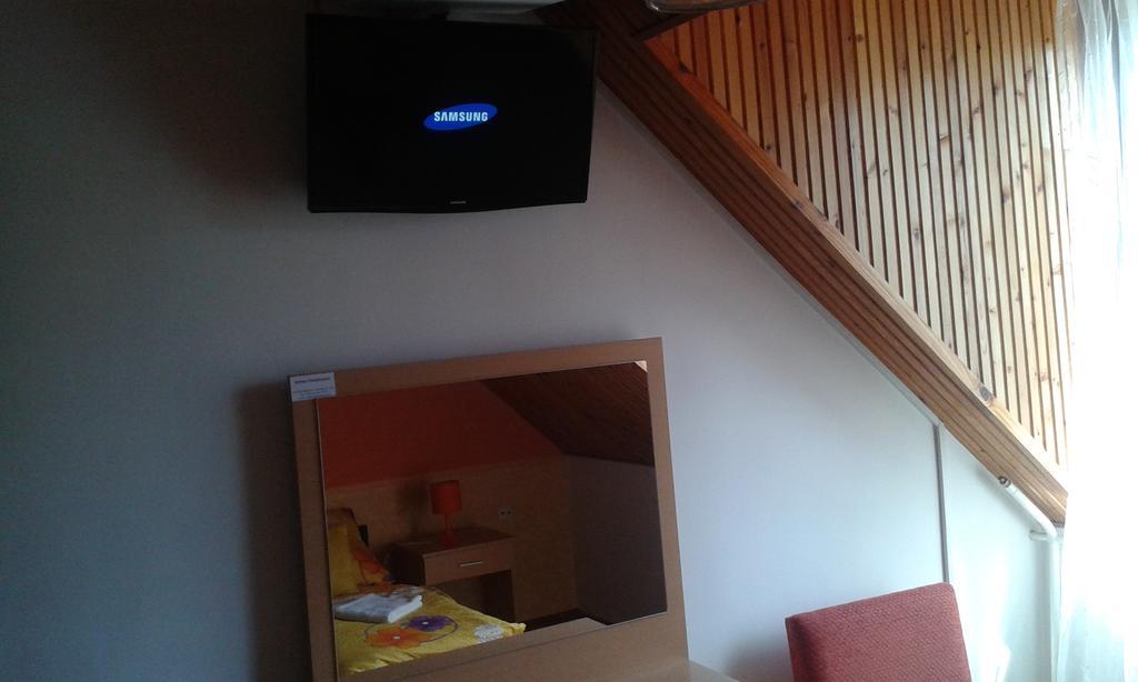 Petra Vendeghaz Apartment Buk Luaran gambar