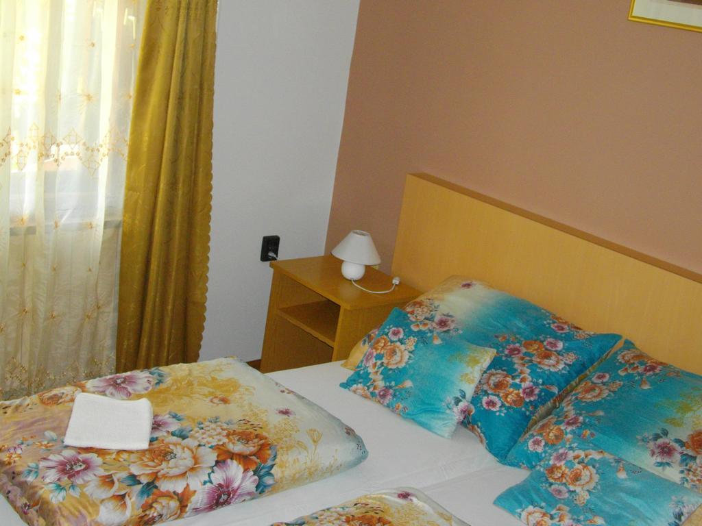 Petra Vendeghaz Apartment Buk Luaran gambar